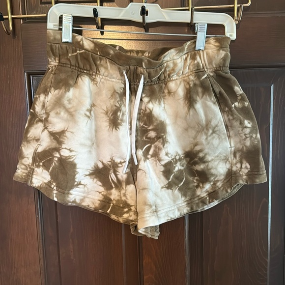 Lululemon Sweatpants Short - Picture 1 of 4